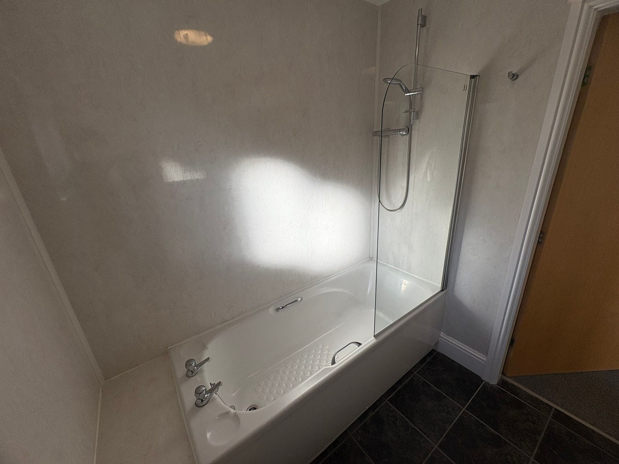 Berwig Court Coedpoeth Apartment to let in Reading