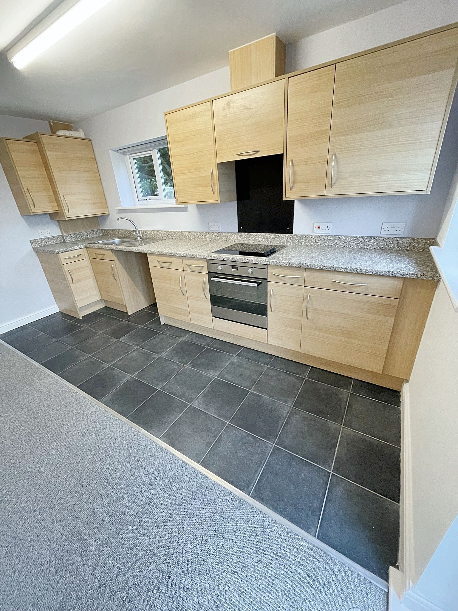 Berwig Court Coedpoeth Apartment to let in Reading