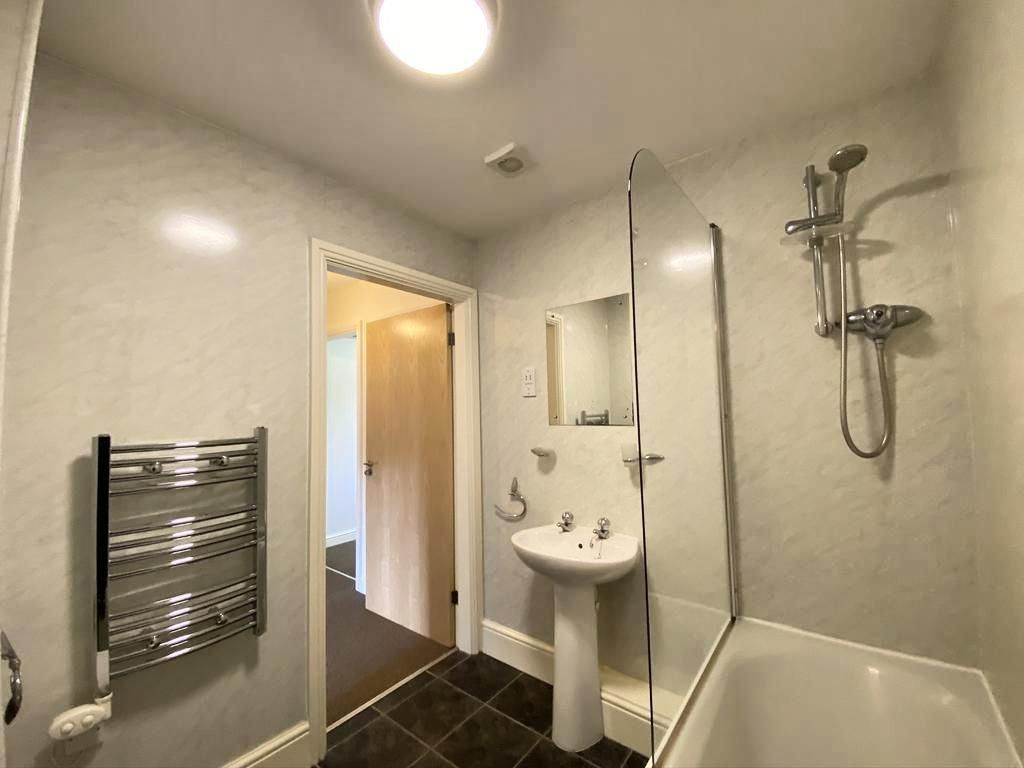 Chapel Corner Brake Road house to let in Reading