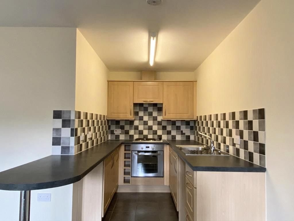 Chapel Corner Brake Road house to let in Reading