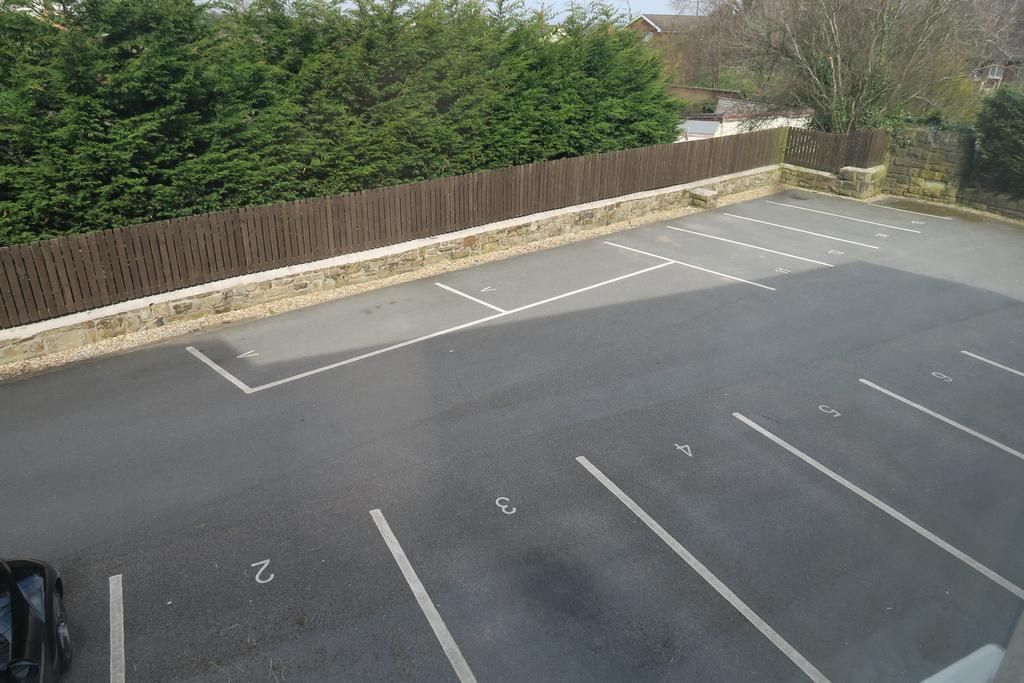 Chapel Corner Brake Road house to let in Reading