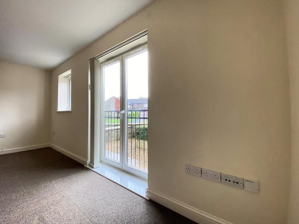 Chapel Corner Brake Road house to let in Reading